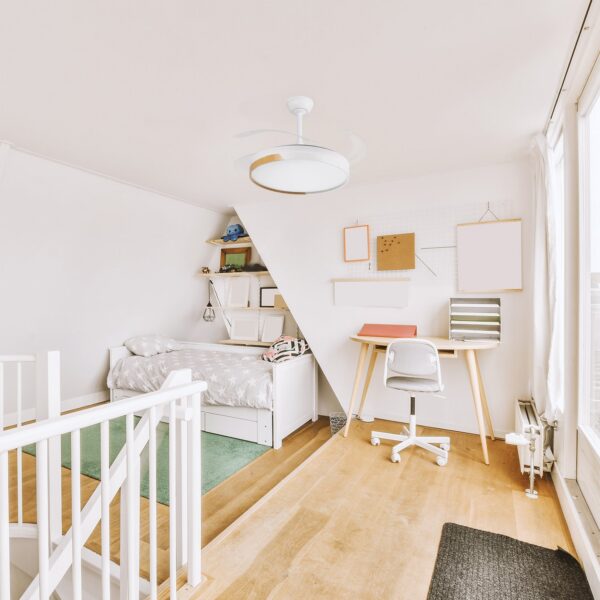 Ventilador de Techo LED Blanco/Haya Función Verano-Invierno 45W 4400LM CCT (Tonalidad Luz Regulable) DC Ultra Silencioso con Mando Distancia y Palas Ret