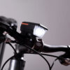 Luz Delantera Bicicleta LED 2 Niveles Sensor Batería USB - Anti Deslumbramiento