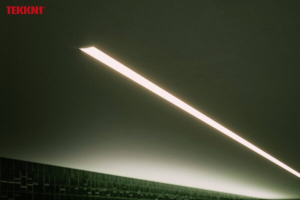 ll_38_1600_20_3 Perfíl Aluminio KIMERA-"MOSSO" Anodizado Plata con Difusor Opal , Tapones y Clips Sujección 2,02M